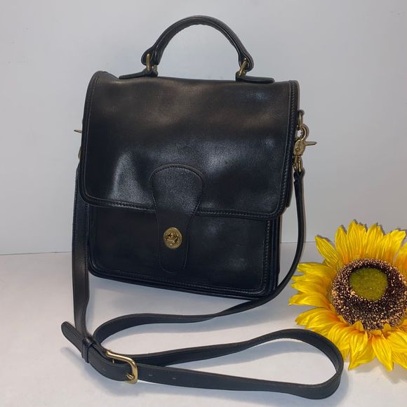 Coach Handbags - Coach Vintage 1990's Crossbody Leather Station Bag